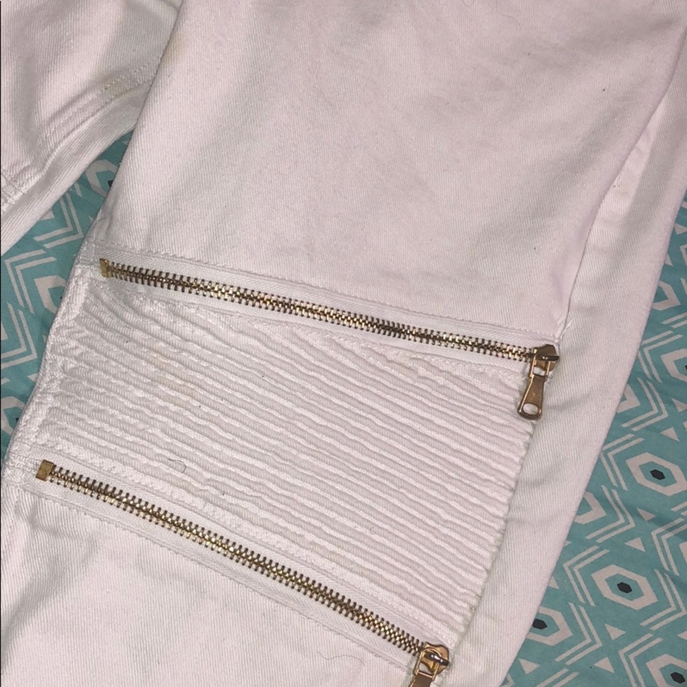 Everybody love’s white jeans...